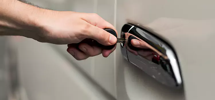 Why Choose Our Auto Locksmith Team in Raymore, MO?